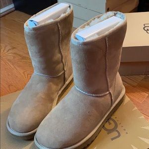 Sand classic uggs